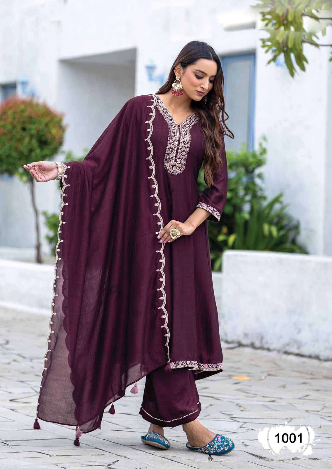 Afsaana Kadlee Fancy Embroidered Vichitra Kurti pant Dupatta set Online